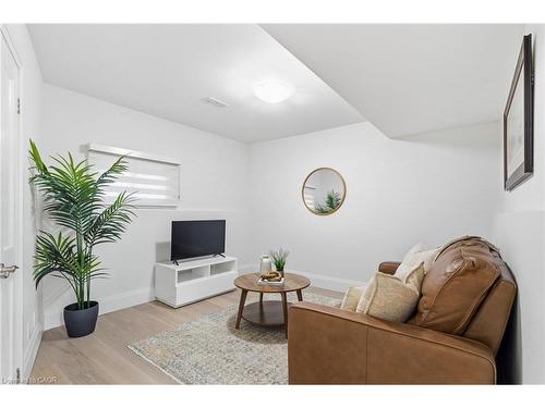 23-1357 Ontario Street, Burlington, ON - Indoor