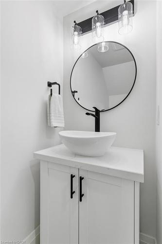 23-1357 Ontario Street, Burlington, ON - Indoor Photo Showing Bathroom