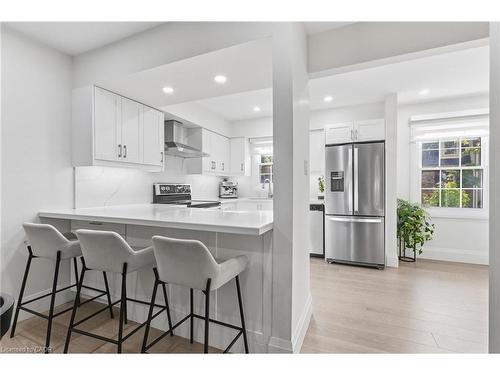 23-1357 Ontario Street, Burlington, ON - Indoor Photo Showing Kitchen