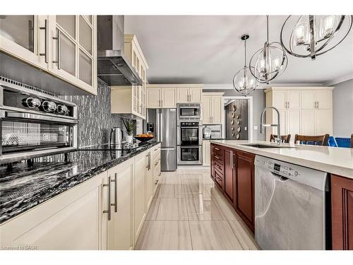 20 Chesswood Trail, Hamilton, ON - Indoor Photo Showing Kitchen With Upgraded Kitchen