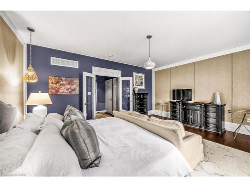 20 Chesswood Trail, Hamilton, ON - Indoor Photo Showing Bedroom