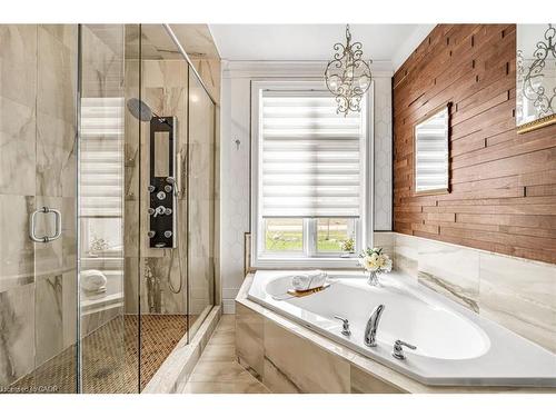 20 Chesswood Trail, Hamilton, ON - Indoor Photo Showing Bathroom