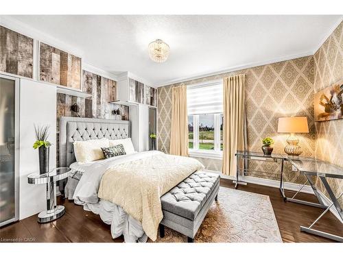 20 Chesswood Trail, Hamilton, ON - Indoor Photo Showing Bedroom