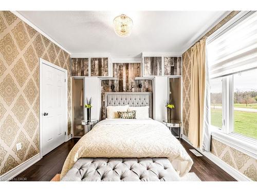 20 Chesswood Trail, Hamilton, ON - Indoor Photo Showing Bedroom