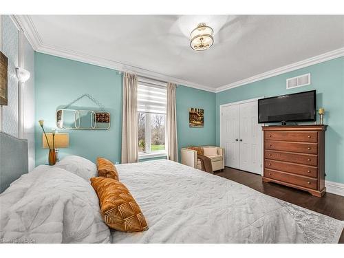 20 Chesswood Trail, Hamilton, ON - Indoor Photo Showing Bedroom