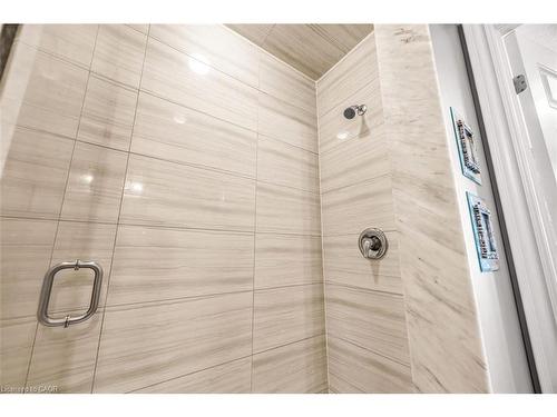 20 Chesswood Trail, Hamilton, ON - Indoor Photo Showing Bathroom
