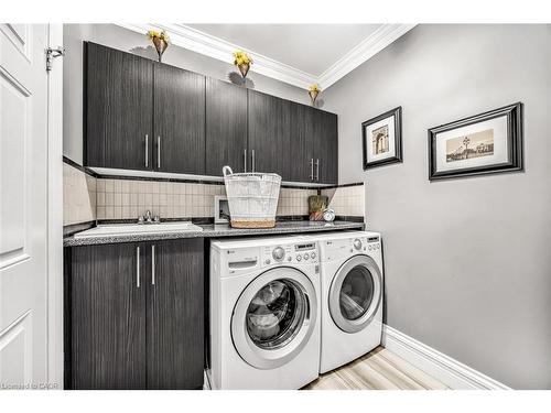 20 Chesswood Trail, Hamilton, ON - Indoor Photo Showing Laundry Room