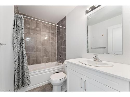 35 Lincoln Drive, Belleville, ON - Indoor Photo Showing Bathroom