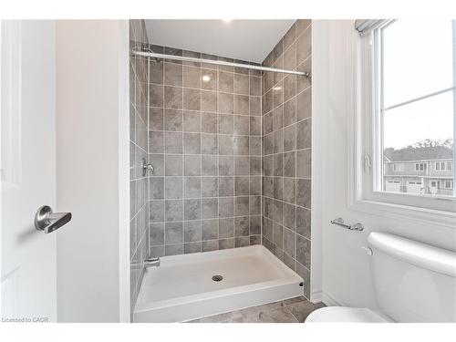 35 Lincoln Drive, Belleville, ON - Indoor Photo Showing Bathroom