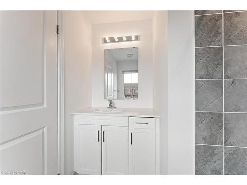 35 Lincoln Drive, Belleville, ON - Indoor Photo Showing Bathroom