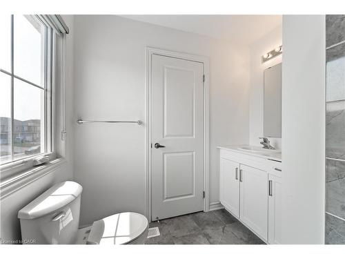 35 Lincoln Drive, Belleville, ON - Indoor Photo Showing Bathroom