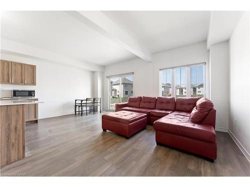 35 Lincoln Drive, Belleville, ON - Indoor Photo Showing Living Room