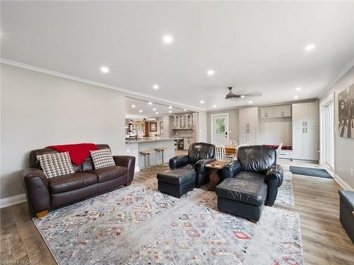 891 Peninsula Road, Gravenhurst, ON - Indoor Photo Showing Living Room
