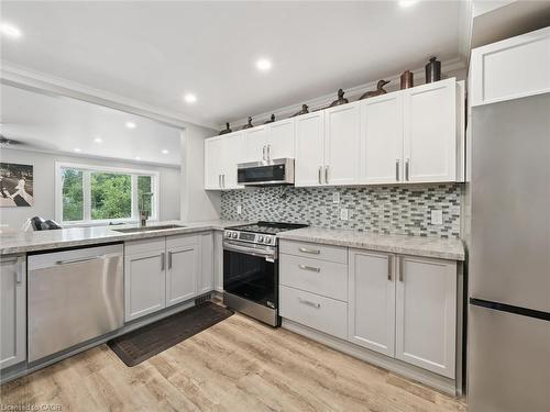 891 Peninsula Road, Gravenhurst, ON - Indoor Photo Showing Kitchen With Upgraded Kitchen