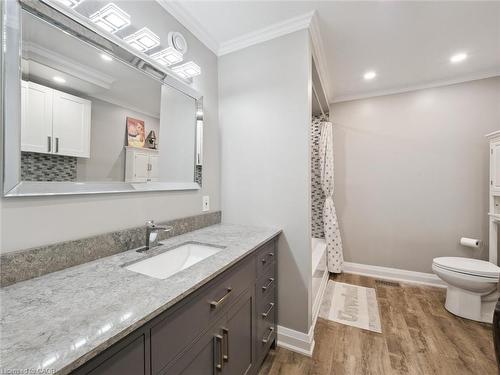 891 Peninsula Road, Gravenhurst, ON - Indoor Photo Showing Bathroom