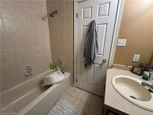 3 Lanza Court, Hamilton, ON - Indoor Photo Showing Bathroom