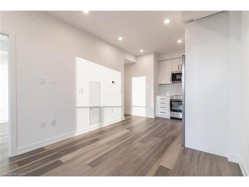 1710-15 Wellington Street S, Kitchener, ON - Indoor Photo Showing Kitchen