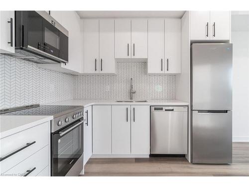 1710-15 Wellington Street S, Kitchener, ON - Indoor Photo Showing Kitchen With Upgraded Kitchen