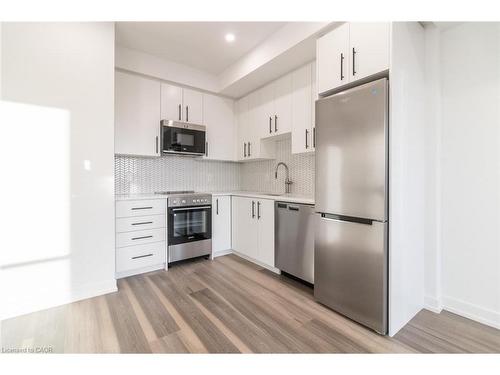 1710-15 Wellington Street S, Kitchener, ON - Indoor Photo Showing Kitchen