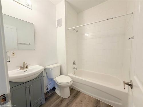 6-117 Park Street S, Hamilton, ON - Indoor Photo Showing Bathroom