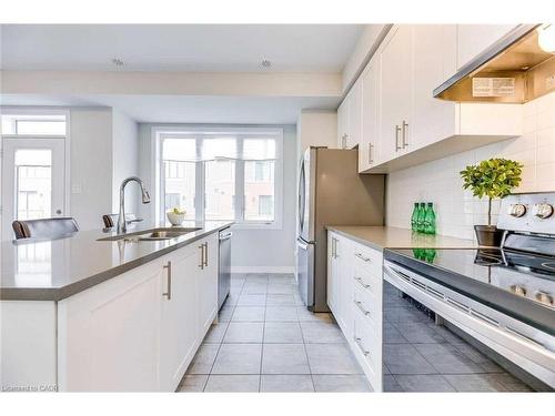 47 Rapids Lane, Hamilton, ON - Indoor Photo Showing Kitchen