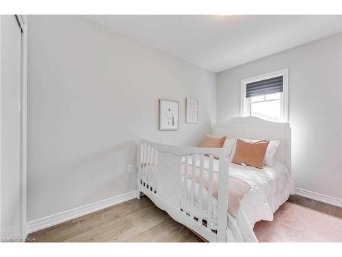 47 Rapids Lane, Hamilton, ON - Indoor Photo Showing Bedroom