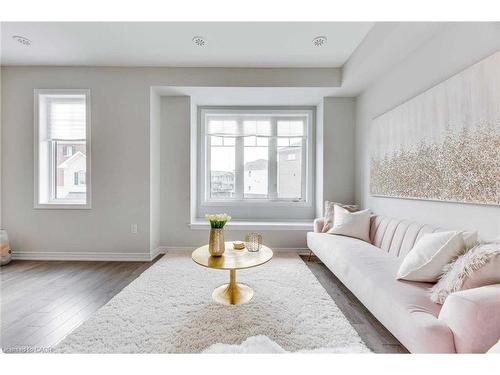 47 Rapids Lane, Hamilton, ON - Indoor Photo Showing Living Room