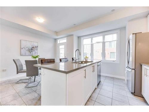 47 Rapids Lane, Hamilton, ON - Indoor Photo Showing Kitchen