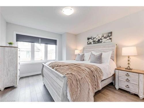 47 Rapids Lane, Hamilton, ON - Indoor Photo Showing Bedroom