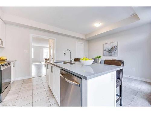 47 Rapids Lane, Hamilton, ON - Indoor Photo Showing Kitchen