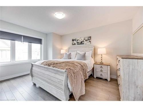 47 Rapids Lane, Hamilton, ON - Indoor Photo Showing Bedroom