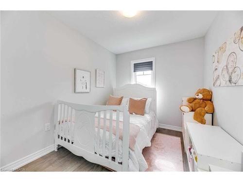 47 Rapids Lane, Hamilton, ON - Indoor Photo Showing Bedroom