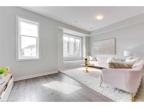 47 Rapids Lane, Hamilton, ON - Indoor Photo Showing Living Room
