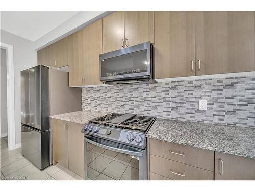 22 Rustic Oak Trail, Ayr, ON - Indoor Photo Showing Kitchen With Upgraded Kitchen