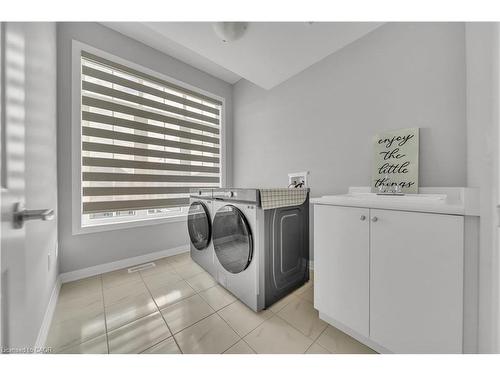 22 Rustic Oak Trail, Ayr, ON - Indoor Photo Showing Laundry Room