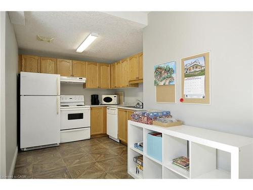 302-345 Briarmeadow Drive, Kitchener, ON 