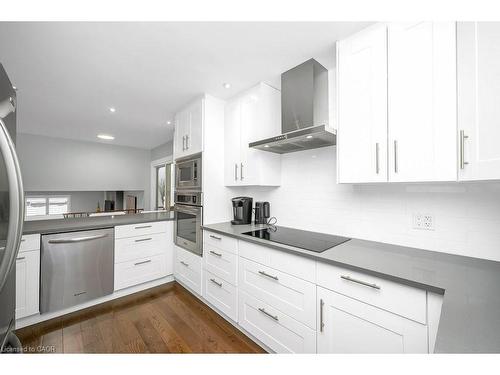 112 Thomas Street, Cambridge, ON - Indoor Photo Showing Kitchen With Upgraded Kitchen