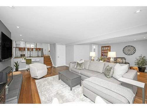112 Thomas Street, Cambridge, ON - Indoor Photo Showing Living Room