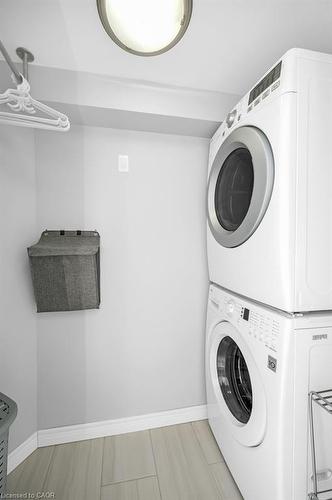 112 Thomas Street, Cambridge, ON - Indoor Photo Showing Laundry Room