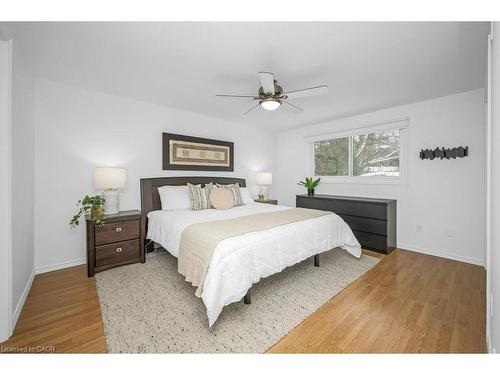 112 Thomas Street, Cambridge, ON - Indoor Photo Showing Bedroom
