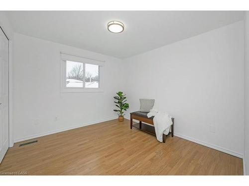 112 Thomas Street, Cambridge, ON - Indoor Photo Showing Other Room