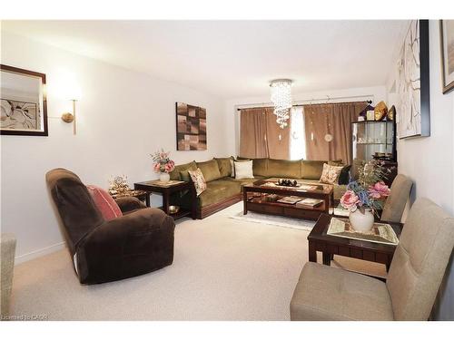429 Exmoor Street, Waterloo, ON - Indoor Photo Showing Living Room