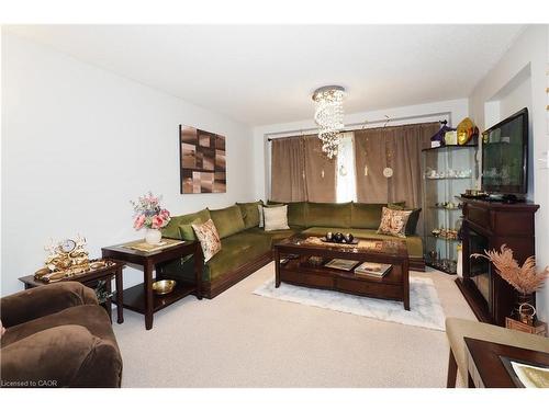 429 Exmoor Street, Waterloo, ON - Indoor Photo Showing Living Room
