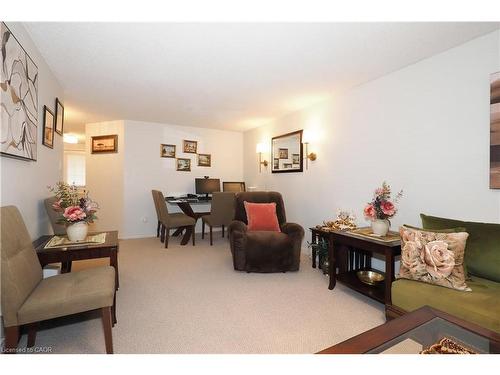 429 Exmoor Street, Waterloo, ON - Indoor Photo Showing Living Room