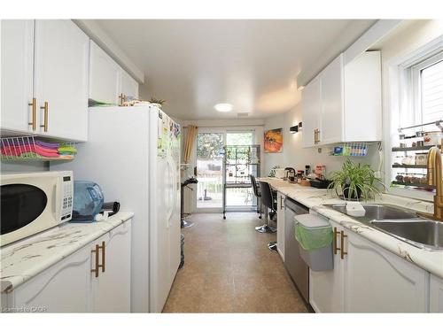 429 Exmoor Street, Waterloo, ON - Indoor Photo Showing Kitchen With Double Sink