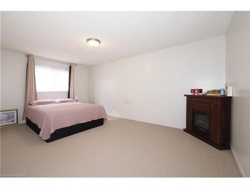 429 Exmoor Street, Waterloo, ON - Indoor Photo Showing Bedroom