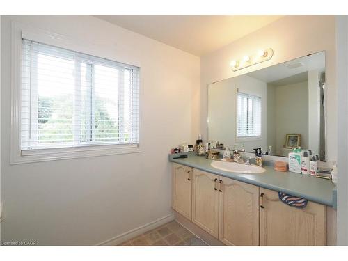 429 Exmoor Street, Waterloo, ON - Indoor Photo Showing Bathroom
