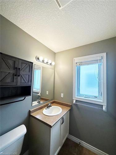 108 Yates Avenue, Cambridge, ON - Indoor Photo Showing Bathroom