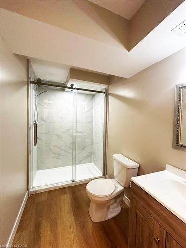 108 Yates Avenue, Cambridge, ON - Indoor Photo Showing Bathroom