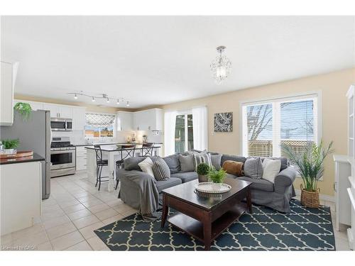 65 Thistlemoor Drive, Caledonia, ON - Indoor Photo Showing Living Room